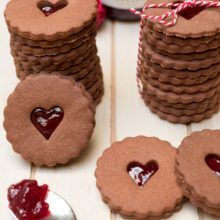 Cocoa cookies from Linz with hearts in the middle, glued with marmalade