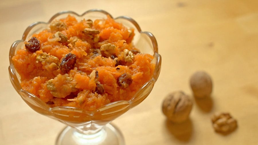 Carrot salad with walnuts