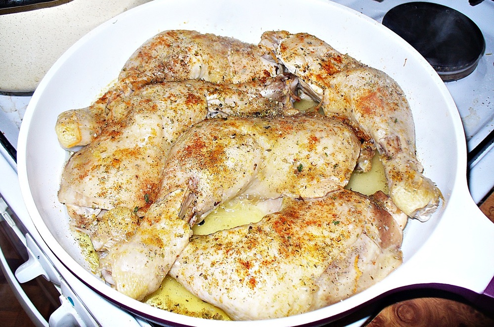 Lahodné kuře pečené na česneku a rajčátkách