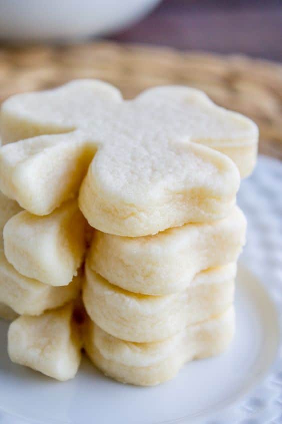 Classic cookies made from whipped cream with powdered sugar.