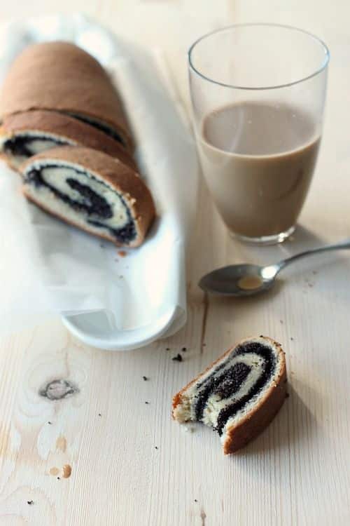 Strodel with poppy seeds for coffee.