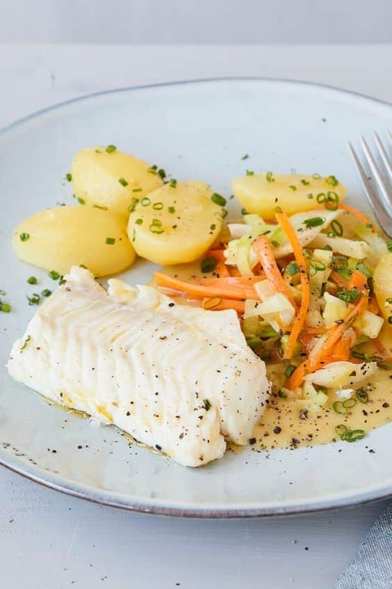 Slice of fish with potatoes and cream sauce.