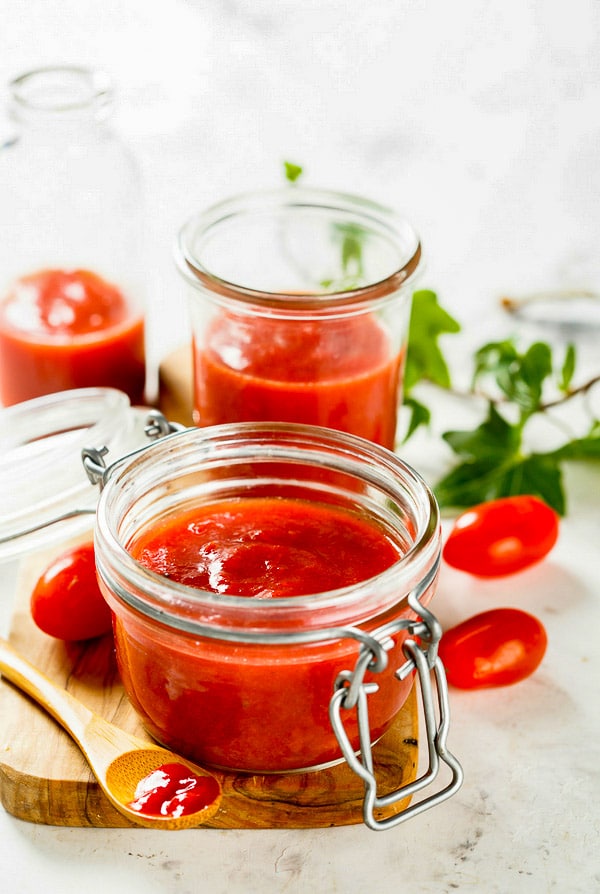 Nejlepší domácí kečup vyrobený z čerstvých rajčat.