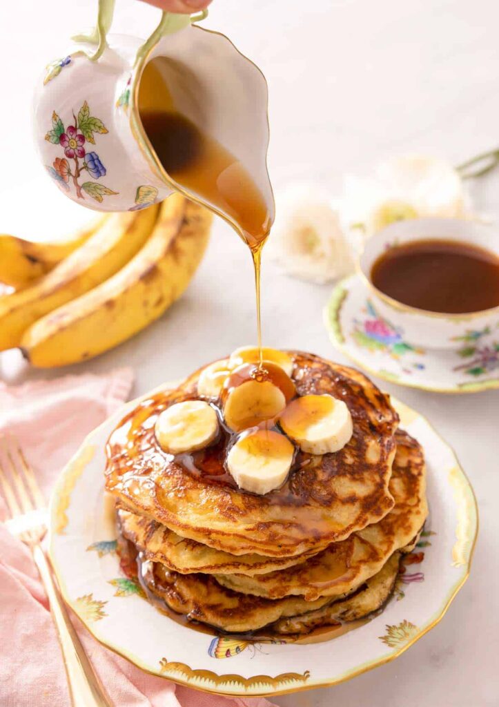 Simple pancakes with bananas.