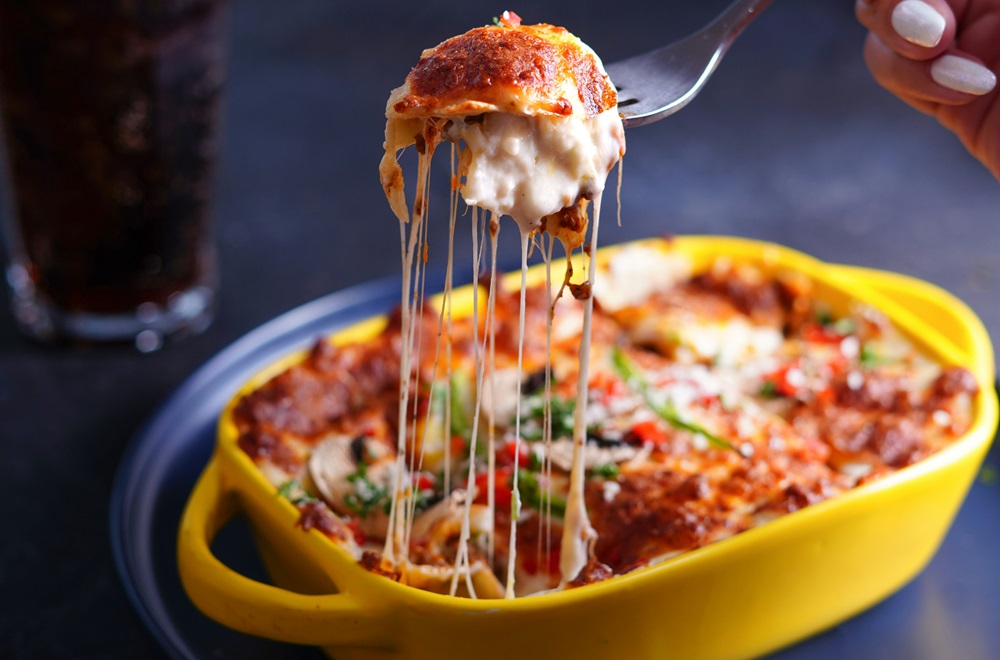 Chutné lasagne se šunkovou směsí a zapečeným sýrem