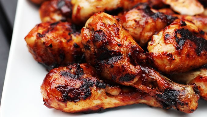 Recept na grilovaná kuřecí stehna