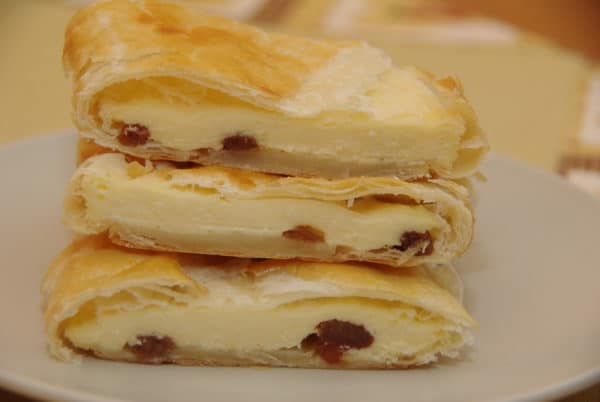 Puff pastry strudel with cottage cheese