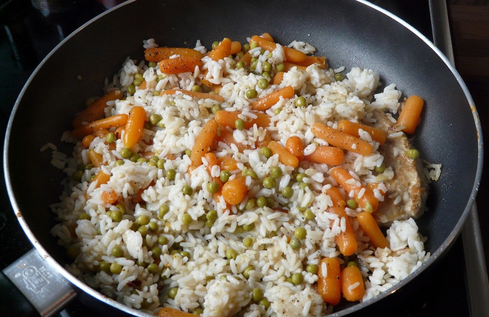 Lahodné rizoto se zeleninou a vepřovým masem