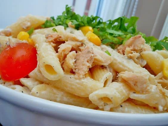 Pasta salad with tomatoes, corn and canned tuna.