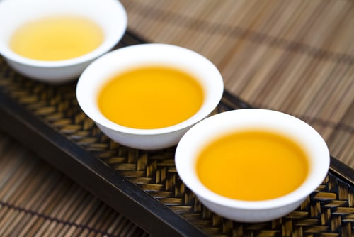 Oolong čaje tradičně podáváné.