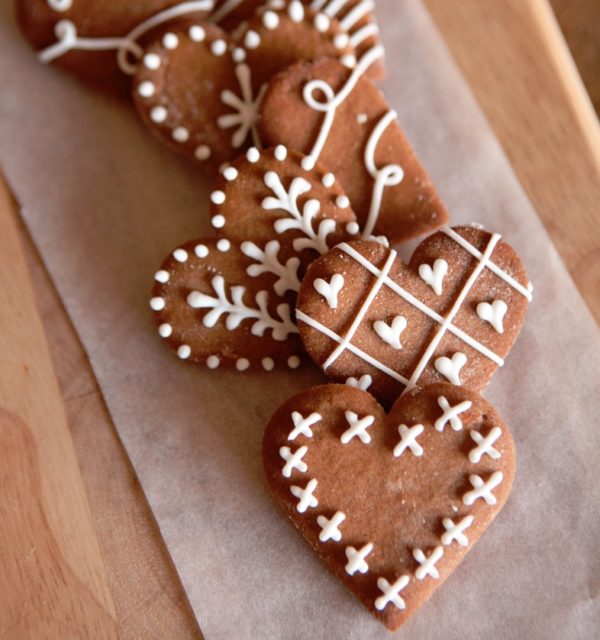 Gingerbread hearts variously decorated with white icing