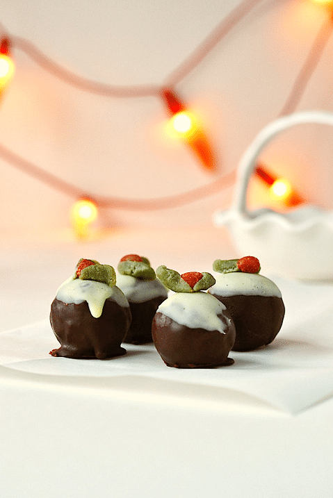 Vanilla balls with almonds, dates, chocolate coating and marzipan.