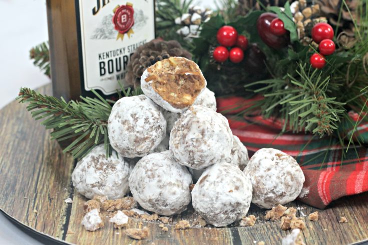 Perfectly supple unbaked Christmas balls with bourbon.