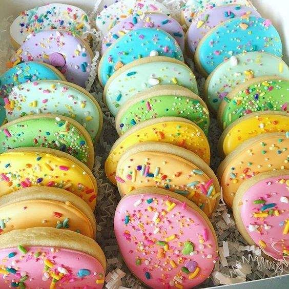 Colorful Easter eggs - decorating cookies.
