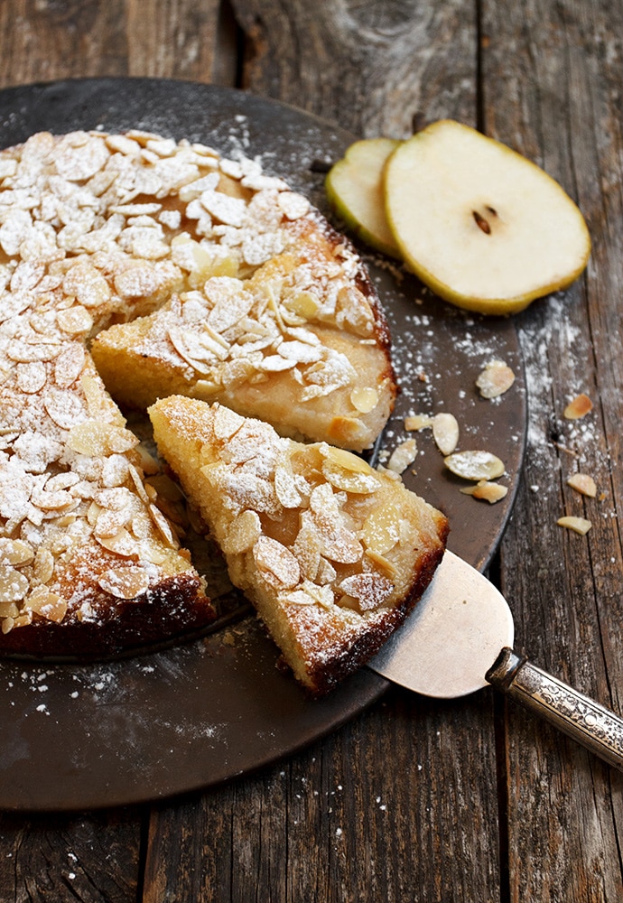 pear cake with almonds