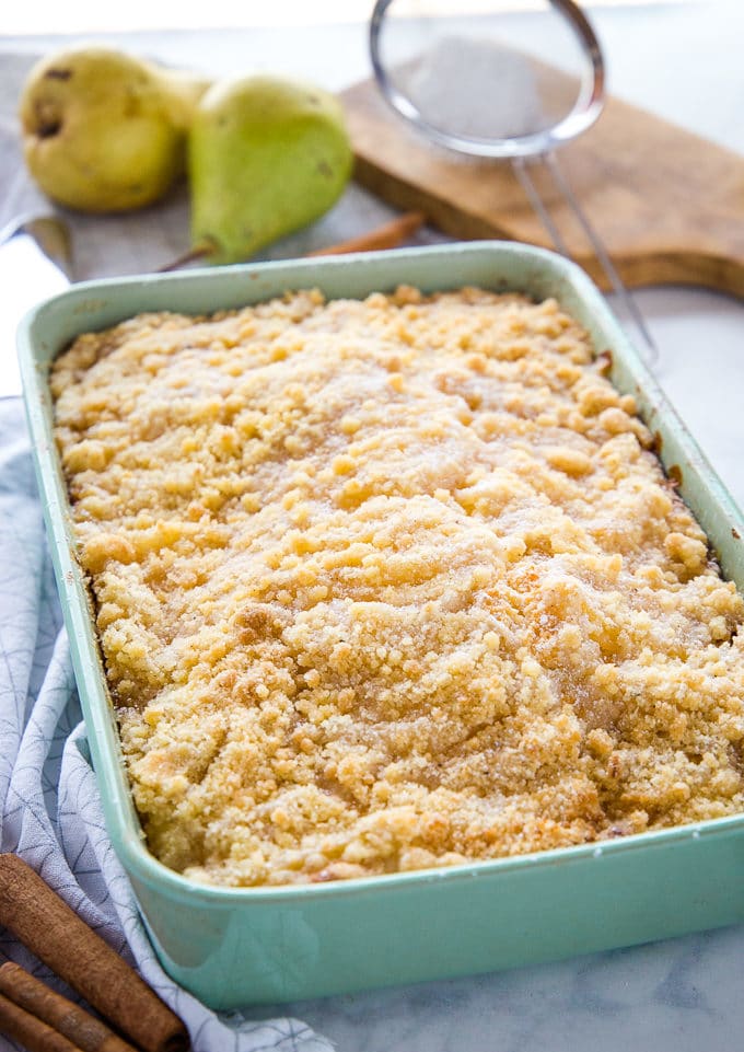 pie with pears and crumb