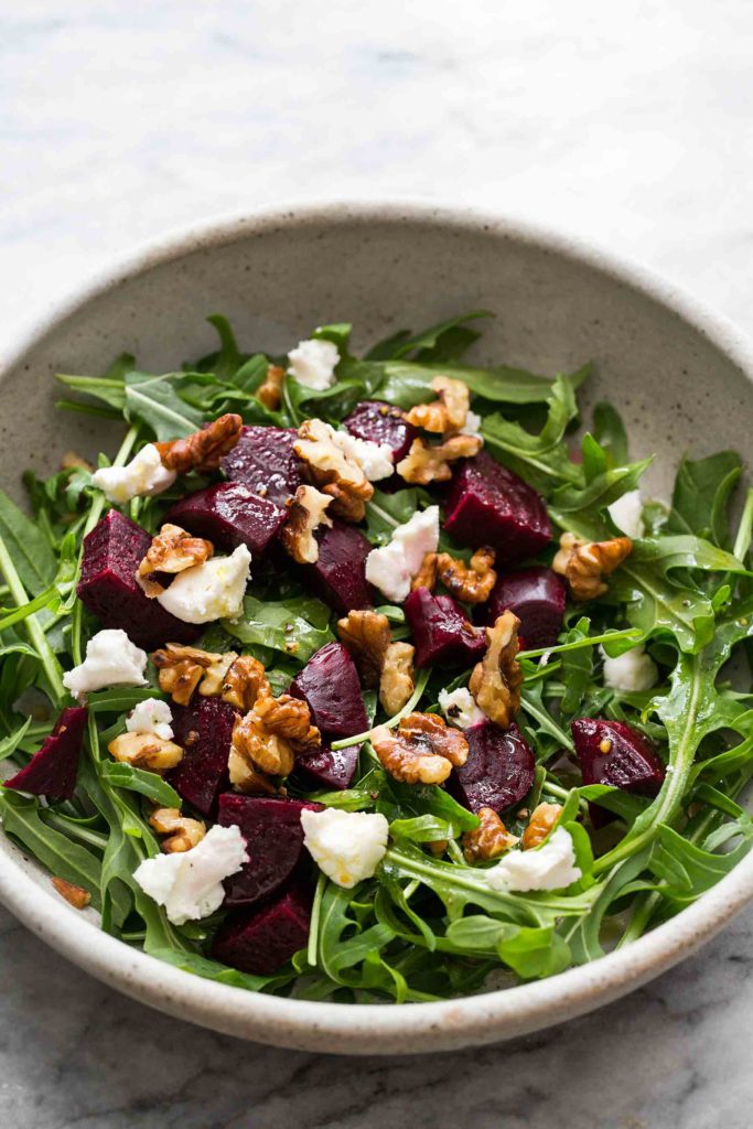 salad with beetroot, arugula and goat cheese