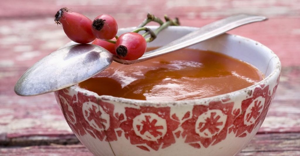 This rosehip sauce recipe is enriched with cream. As a result, it is softer.