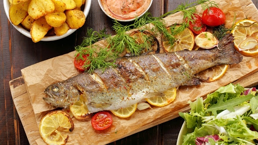 Recipe for pike in herb crust with lemon.