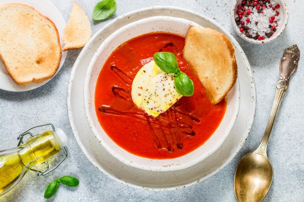 Tomato soup with mozzarella and toasted bread