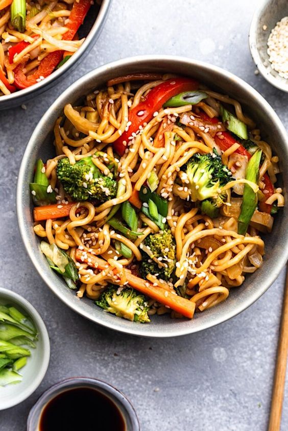 Vegetarian noodles with vegetables
