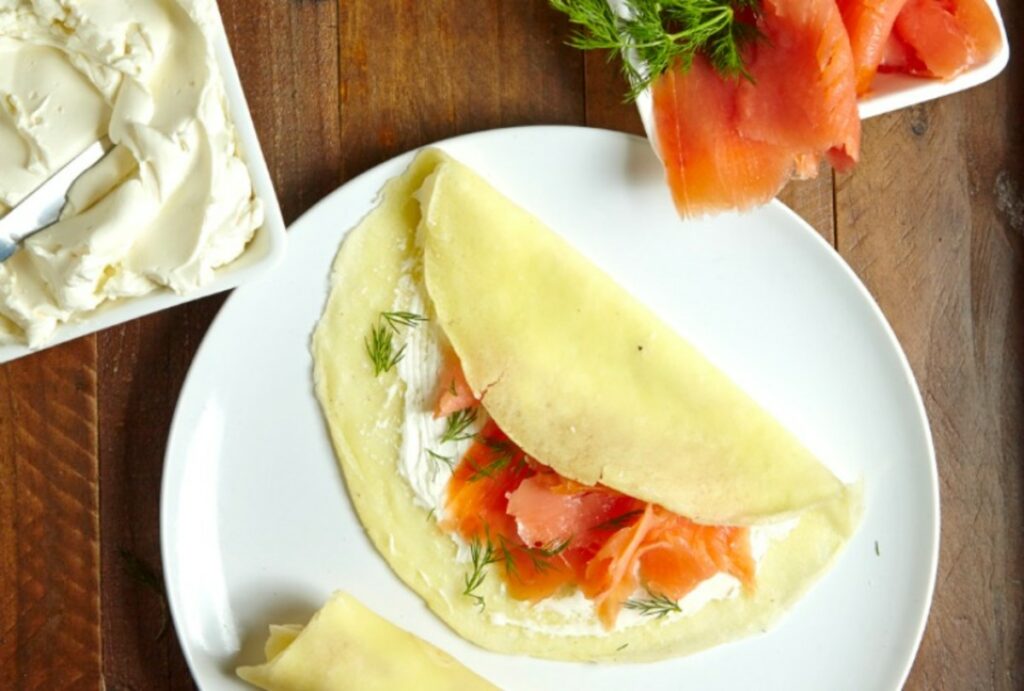 pancakes with salmon and dill sauce