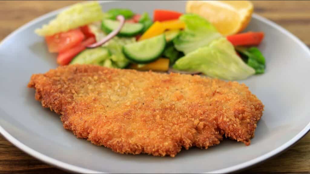 The finished recipe for delicious chicken cutlets in yogurt.