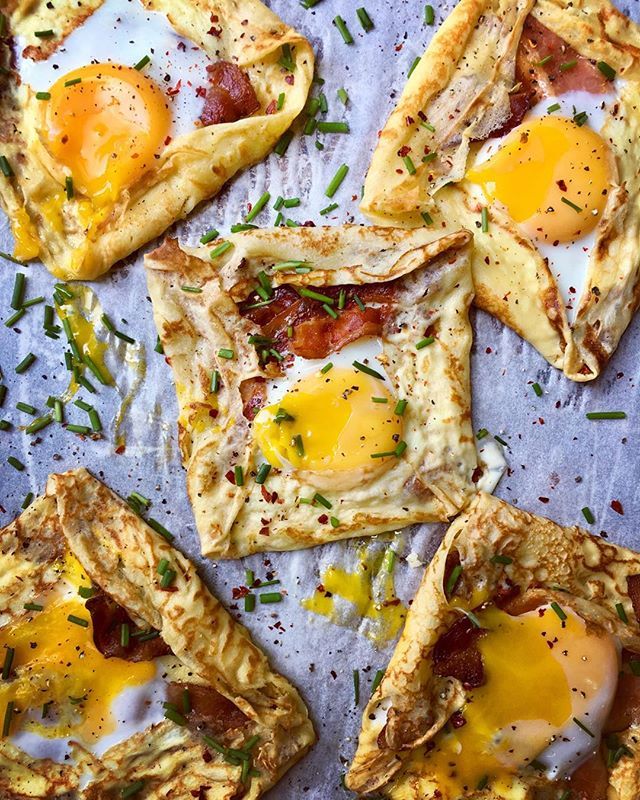 breakfast pancake pockets with egg