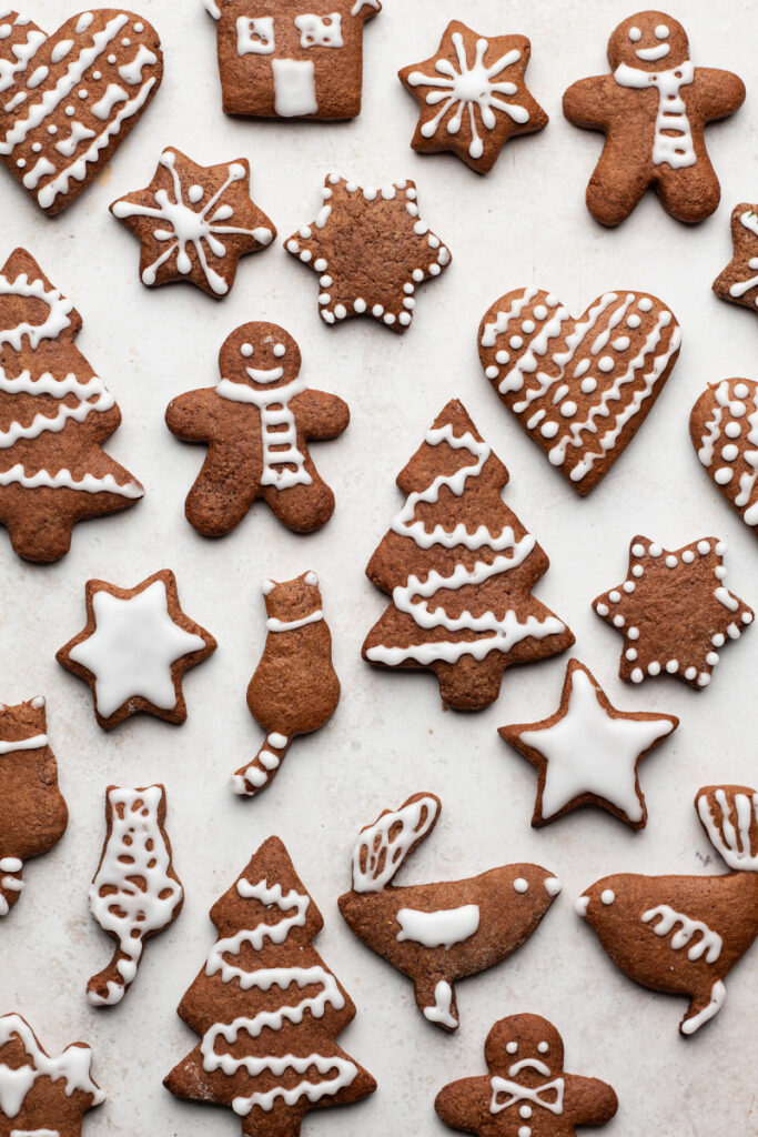 Ready-made gingerbread decorated with royal icing.