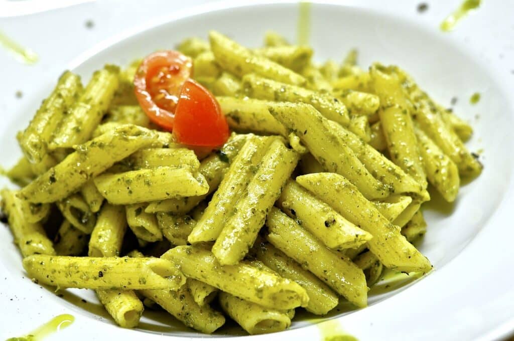 steamed pasta with pesto