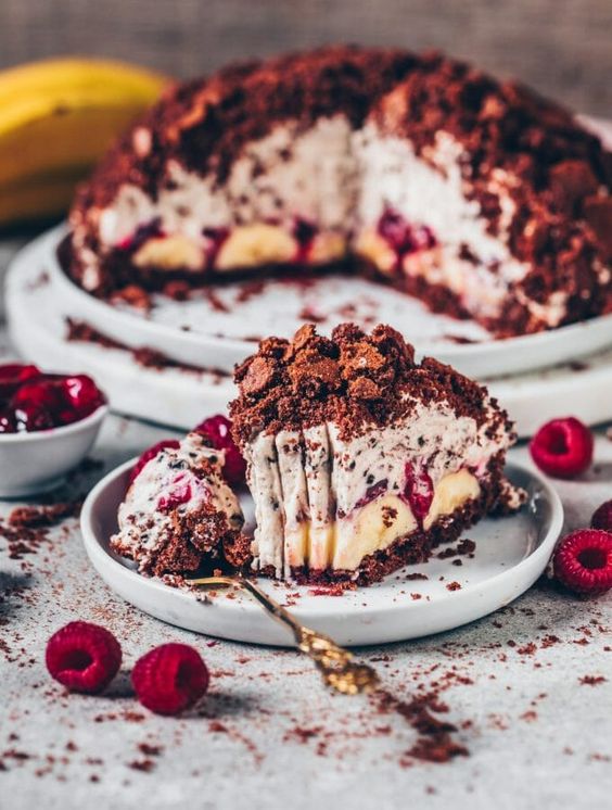 Healthy cake with raspberries in a healthy way