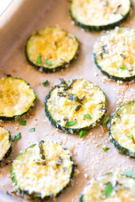 Zucchini chips with parmesan and herbs