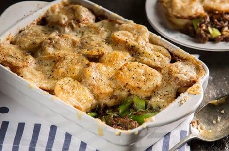 Potatoes baked with meat and leek in a baking dish