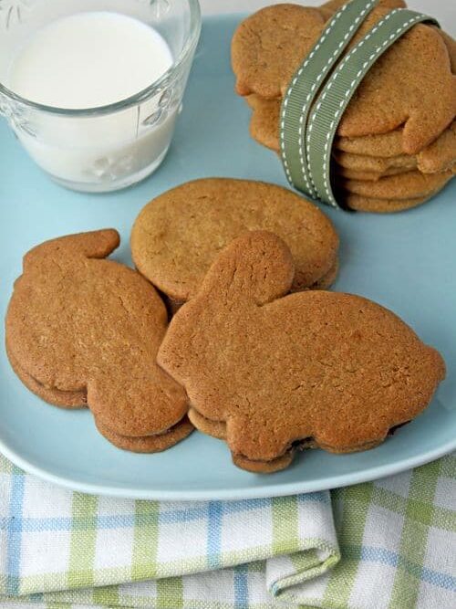 Gingerbread bunnies made from spelled flour.
