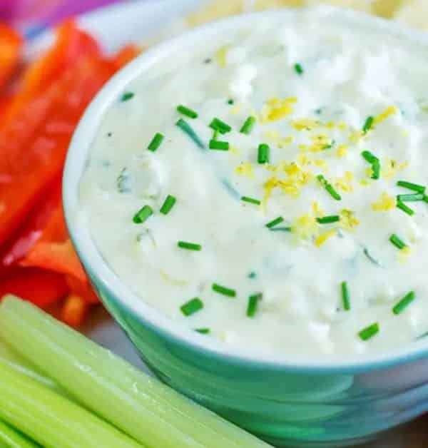 Leek and cottage cheese spread decorated with chives