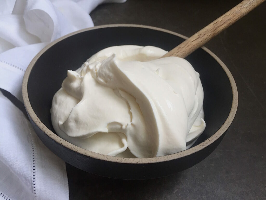 A French special product made from fresh cream as an alternative to sour cream.
