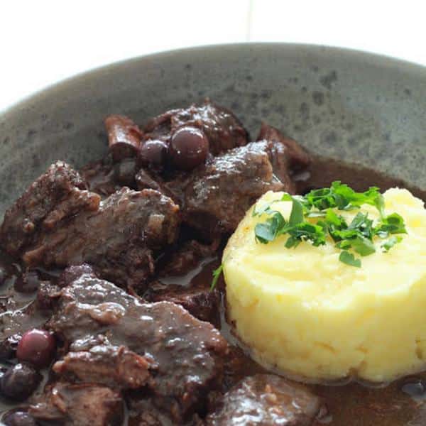 Boar stew sauce with blueberries and mashed potatoes