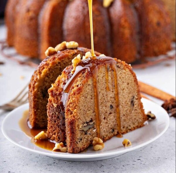 Nut cake with rum and crunchy walnuts.
