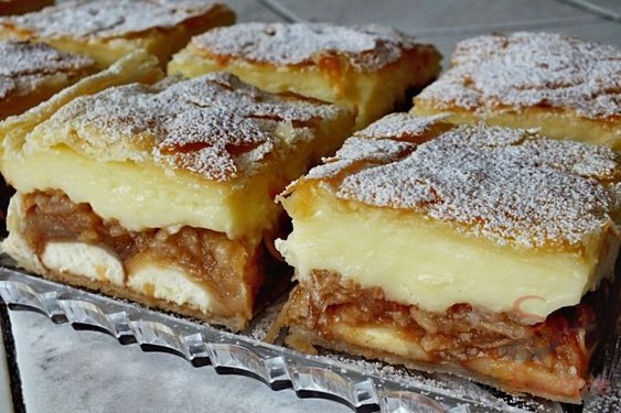 Bun with apples and custard sprinkled with sugar.