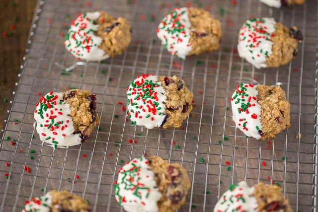 Oatmeal candy with cranberries and frosting