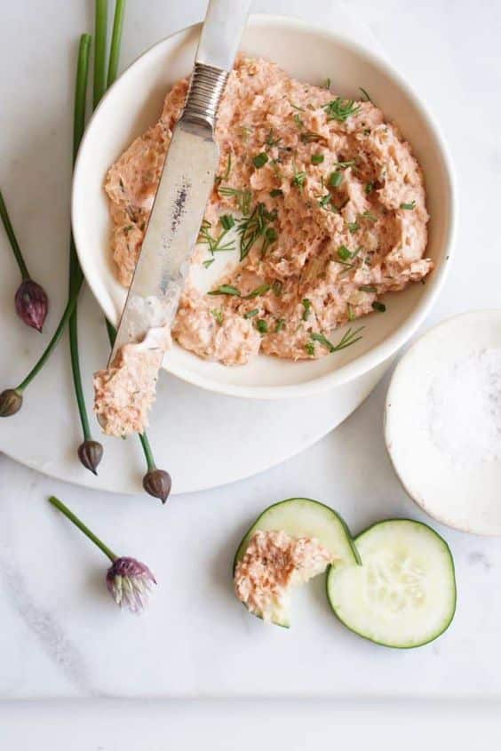 Cucumber with smoked salmon fish spread and chives.