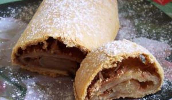 Beer strudel with apples and nuts