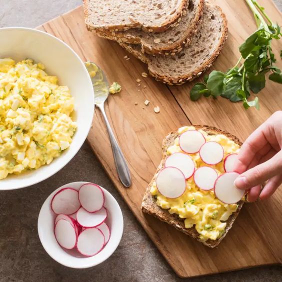 Bread with egg spread and radishes.