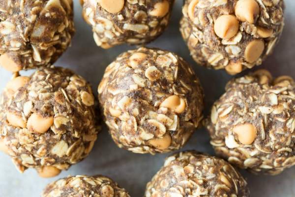 No-bake peanut balls with oatmeal.