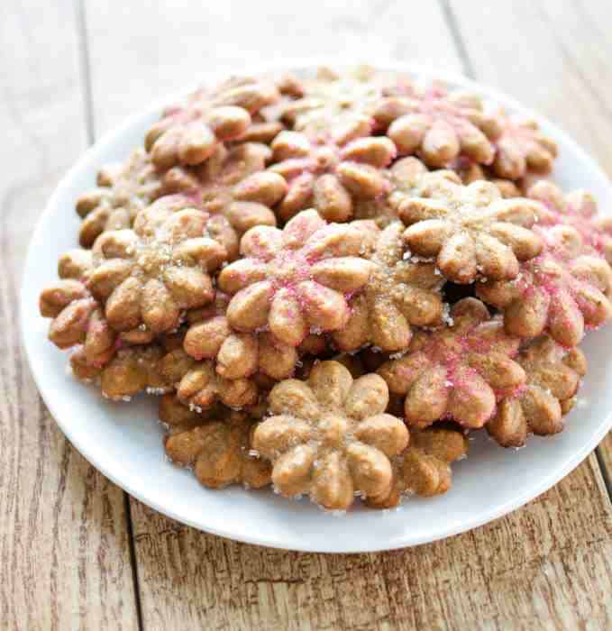Christmas cookies made of ginger, cloves and cinnamon in the shape of flowers.