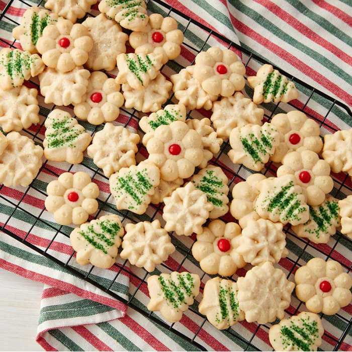 Vanilla-almond Christmas cookies from the machine.