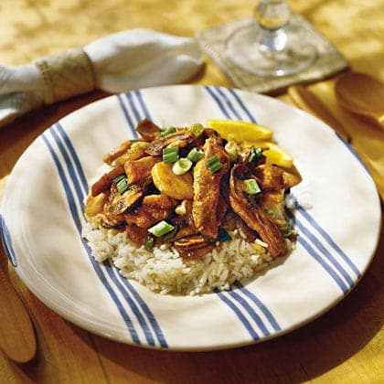 Knoblauchfleisch nach asiatischer Art mit Reis.