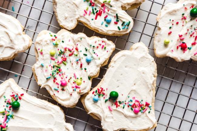 Christmas cookies with oatmeal and frosting.