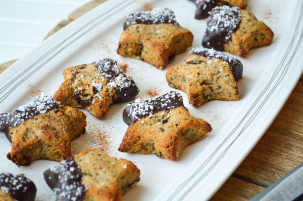 Christmas stars with poppy seeds, coconut, nuts and seeds.