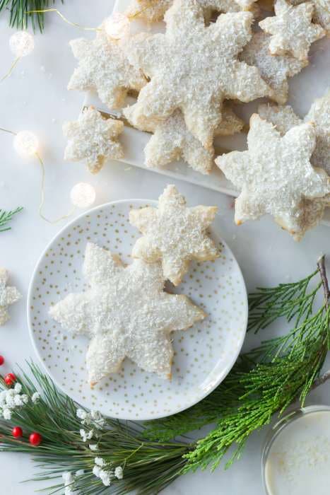Spiced snowflakes with coconut.